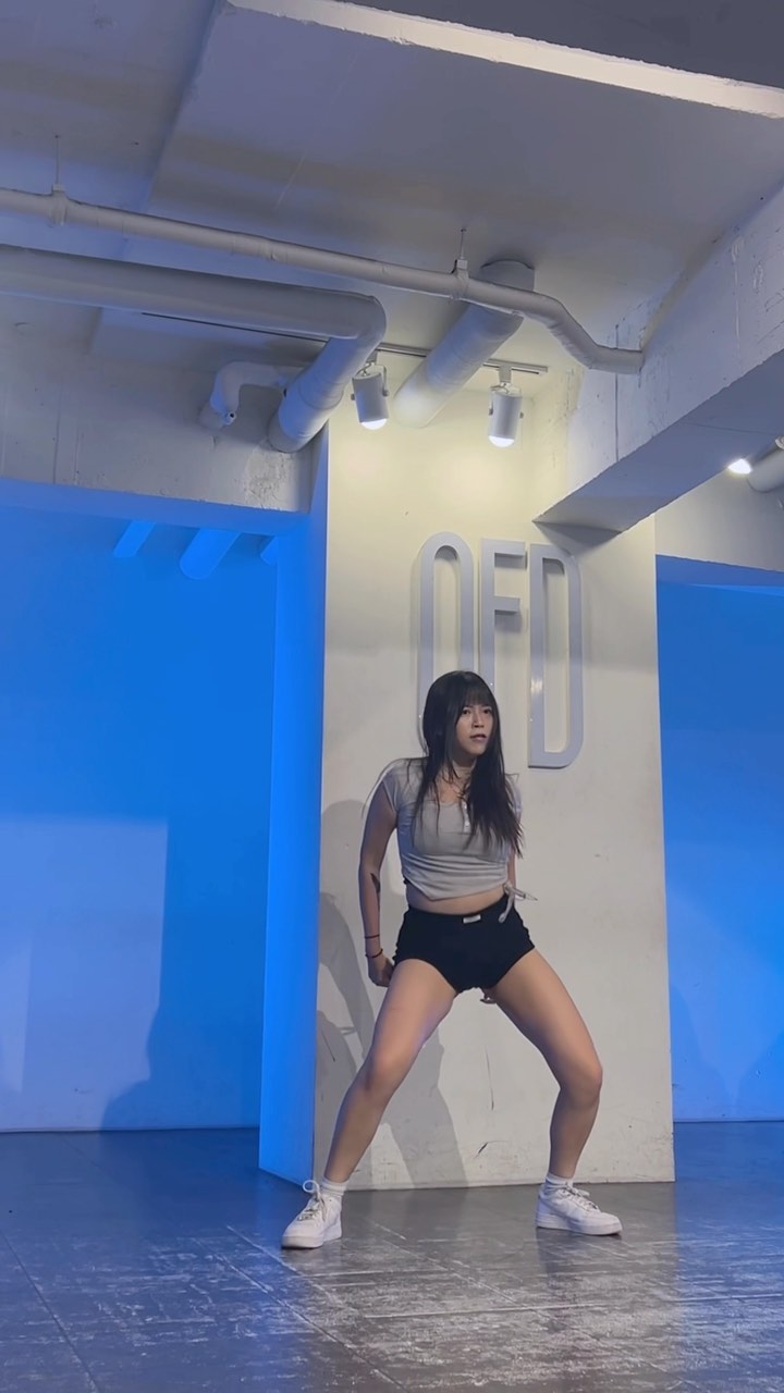 얼굴 왜 이러지😀? 用醜表情跳舞 😀