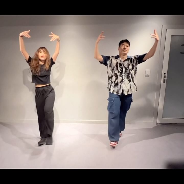 안무 가르쳐 주셔서 감샤함댜!
(마에스트로 질문으로 시작한 하우스 쉐어)