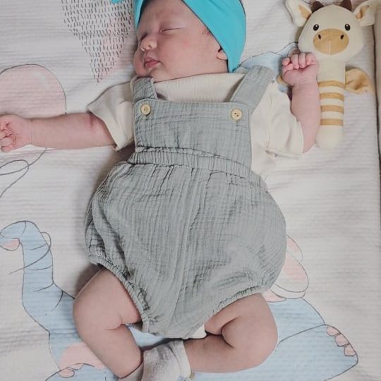 우리집 아기천사 삼동이
지구별온지도 벌써 34일째❤️
.
돌아다니는거 좋아하는 엄마 뱃속에서 나와서 그런가?
집밖에 나가믄 순둥순둥 순한맛~ 😍😍
집에선? ㅎ 마라맛 😅😅
.
배고픈걸 못참는 그는.. 
순한맛 누나형아 어릴적과 너무 달라서 엄마를 진땀나게 했었지😅😅
.
넷째..아니 늦둥이는 사랑인가봅니다!
그저 새롭고 그저 이쁨🥰🥰
.
#출산장려영상
#넷째 #막둥이 #사남매맘 #아들그램 #D34 #늦둥이 #딸딸아들아들 #막내아들 #딸같은아들 #늦둥이는사랑💕 
#아기천사 #아기여워챌린지