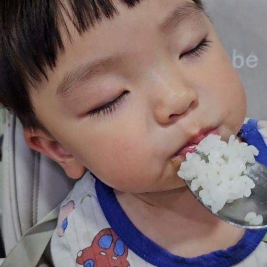 10시간 비행은 너도 힘들었나보다...그치 응
이틀동안 14시간, 13시간 꿀잠 자는 아가

#후유증 #여행