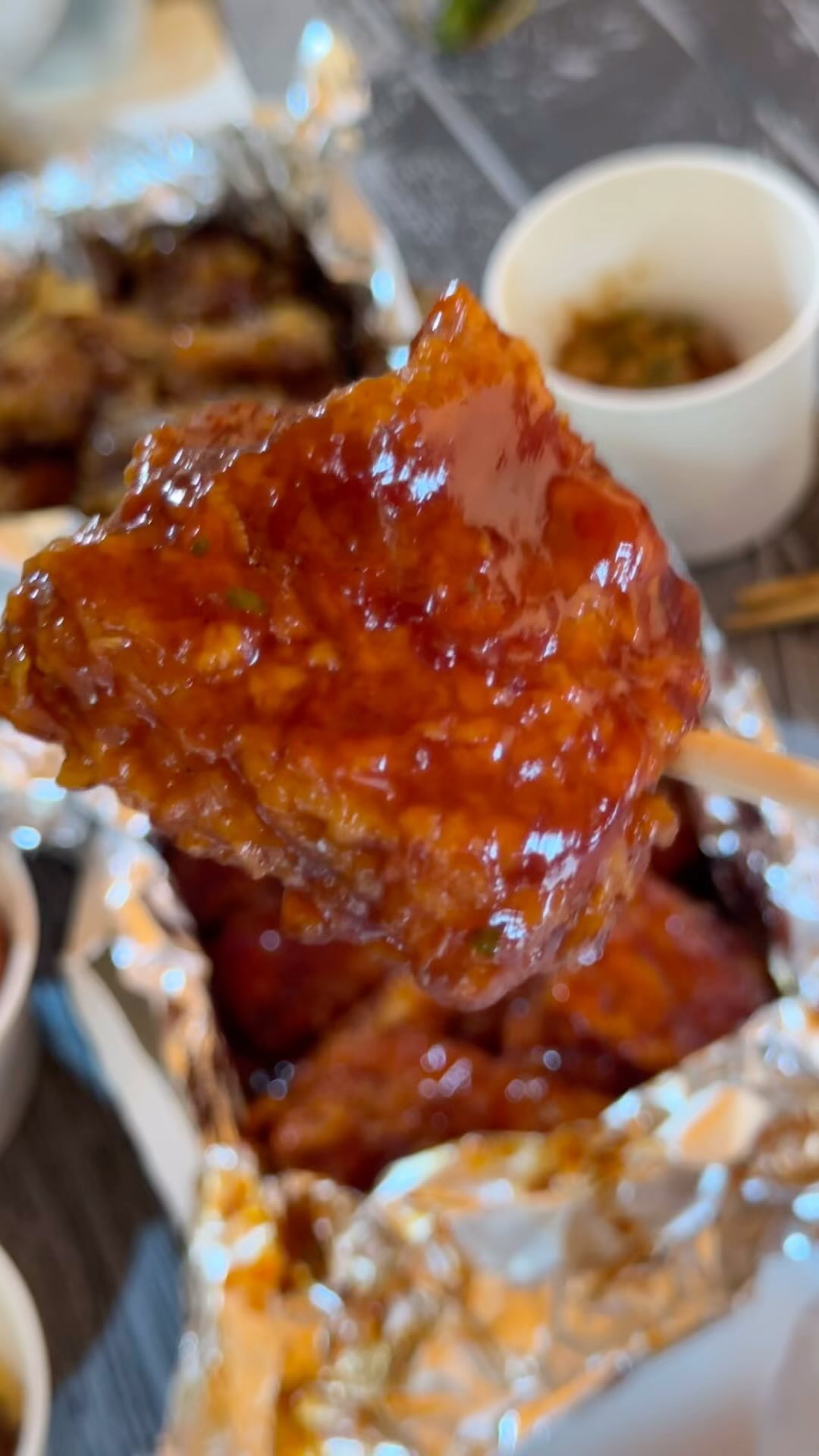 #협찬

길동 시장에 오래된 맛집으로 줄서서 먹는 지도리치킨!
특히 매운 치킨 좋아하시는 분은 매운 양념 추천 드려요.
종류도 다양 하지만 가격이 착하다는 게 이곳에 큰 장점♡
가기 전에 전화로 주문하고 가면 빠른 픽업가능해요!!
오늘 저녁 치맥 땡긴다면 지도리치킨 길동점 고고!!
인스타에 들어가서 보면 매일청소 하고 있어 
위생 상태도 만점이에요!!
가성비 맛있는 치킨이 먹고 싶다면 지도리치킨 길동점 으로~~!!

#강동구치킨 #길동맛집 #길동역맛집 #강동구맛집 #먹스타그램 #강동구치킨집 #워킹맘일상 #치킨먹방 #먹방 #애스타그램 #선팔