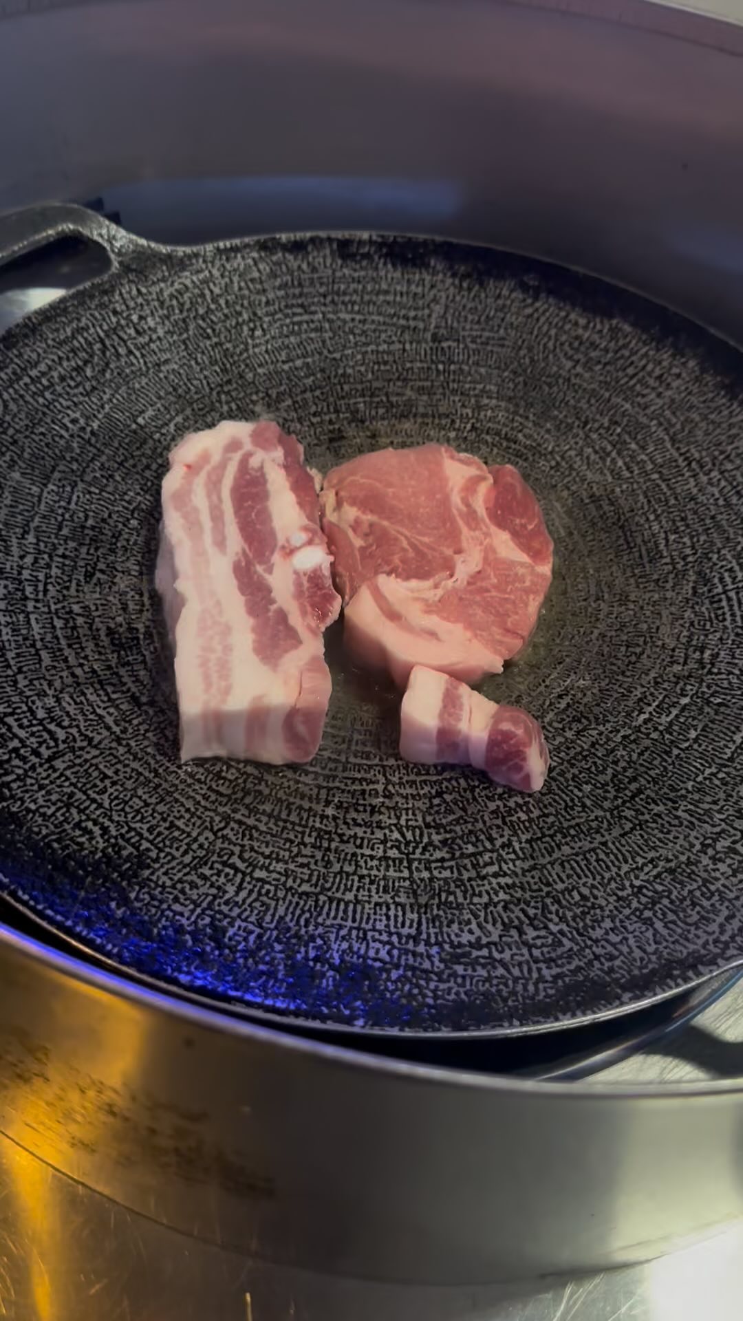 😋

#솥돈 #영등포 #삼겹살 #목살 #계란찜 #김치칼국수 #먹스타그램 #food