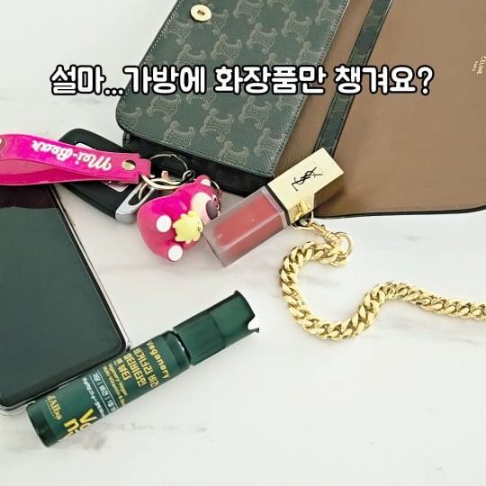 #협찬

#40대 가 된이후로😅
피부와 건강에 신경이 많이 쓰이더라구요

촉촉한고 #맑은피부 에 건강한 몸까지 챙기려니
이것저것 할게 너무많던데요??

그런데 저는

요고 하나로 두가지 다 챙기고 있어요
#미스트 에 꽂혔던 달바에서 일냈어요!!!

📍달바비거너리 멀티비타민📍

✨️ 비타민+피부보습 +자외선케어 를 한방에
✨️ 일일섭취량인 #히알루론산 240ml 이 다들어가있고
✨️ 샤인머스캣 맛에 더먹고싶어짐😅

제가 직접 먹어보니 꾸준히 먹으면 좋겠어요
#생일선물 다가오는 #추석선물 로 의미있는 선물일듯해요

점점더 예뻐지고 건강해지자구요🤭
오늘도 예뻐지세요🍀

@veganery_official

#비거너리 #veganery #달바 #비거너리멀티비타민
#달바멀티비타민 #멀티비타민추천 #멀티비타민앤뷰티
#올인원비타민 #비타민추천 #여행비타민