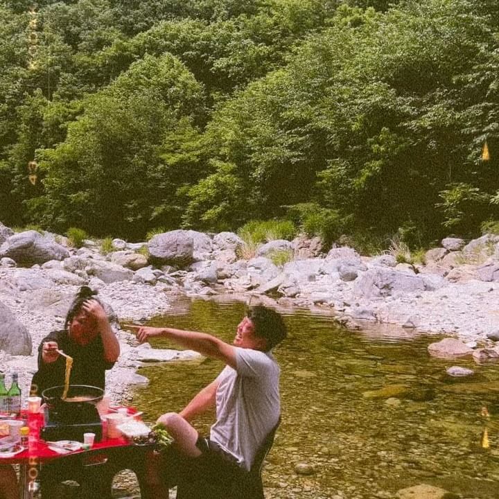 우리 넷만의 에피소드
여긴 진짜 나만 알고싶은 취사가능 계곡❤️
갈때마다 아무도 없어서 더 더 좋은 곳
요즘 비가 안와서 물놀이는 못했지만 발만 담그고 있어도 힐링 지대루 😘
깜빡하고 고기불판 못챙겼는데 후라이팬 있어서 위기모면했다지 ㅋ ㅋ 욕 바가지로 먹을뻔 
정육점 사장님 본인이 따로 빼놓고 싶을정도로 너무 맛있는 부위라는 한우 1++9 
장사속인줄 알았는데 진짜 조온맛탱구리 
흑돼지에 대왕 가리비까지 실컷 먹고 마시고 웃다왔네
소주 1박스 모자란거 실화냐?? ㄷ ㄷ 
.
.
.
#계곡추천 #계곡 #계곡펜션 #계곡물놀이 #계곡식당 #계곡맛집 #계곡여행 #계곡스타그램 #계곡평상 #여름 #여름휴가 #여름물놀이 #여름여행 #경남계곡 #울산계곡 #양산계곡