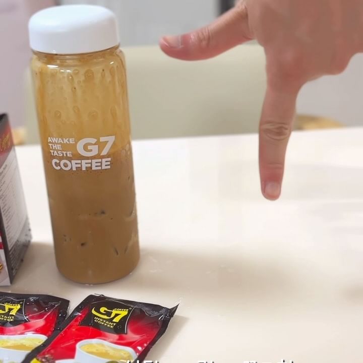 #협찬

누구나 아는 글로벌 브랜드 G7커피
퓨어블랙 + 3 in 1 믹스 커피 = ☕️🥰

특별한 기술력으로 신선한 원두 본연의 맛과 향을
잡는 것은 물론 찬물에도 잘 녹아 간편하게 
맛있는 커피를 맛볼 수 있어요 

퓨어블랙도 맛있지만 달달한게 땡길땐 역시 3 in 1 믹스가 최고죠 ◡̈

G7챌린지하면서 맛있는 커피도 마시고
G7커피 공식 인스타그램 태그하고 릴스 업로드하면
#G7커피 #SEVEN챌린지 참여 완료 ☕️

#블랙커피 #믹스커피 #G7챌린지 #SEVEN #커피챌린지 #7챌린지 #커피스타그램 #홈카페 #홈카페스타그램 #카페인중독 #일상 #소통 #좋반 #좋아요반사 #오늘 #맞팔 #선팔