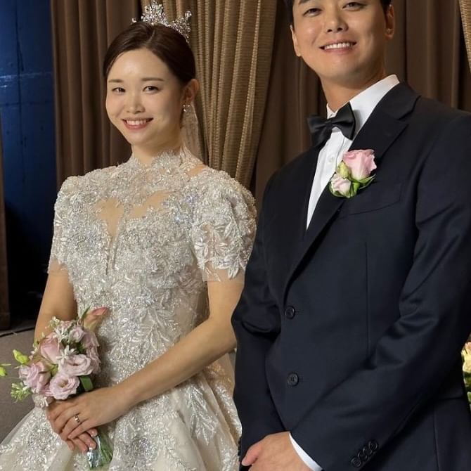 💐1주년 기념릴스... 
벌써 1년.🤍