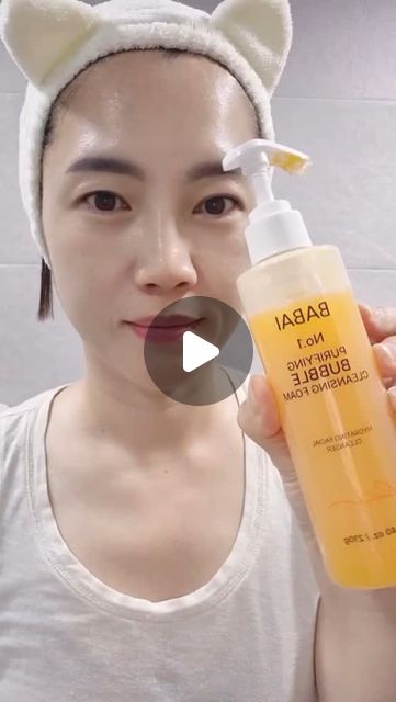🎁바바아이 대표님께서 선물로 주신
#클렌징폼 

매일매일 메이크업을해서 클렌징을 정말
꼼꼼하게 하는 편이에요 

☝️리무버로 색조 지우고, ✌️피부 따로 지우고,
🤟폼으로 한번 더~~😶‍🌫️ 

화장은 하는것보다 지우는게 중요하니깐요~😉 

세안만 잘해도 피부가 엄청 좋아지는거 아시죠?
스킨 바를때 화장솜에 무언가가 묻어서 보인다면?
클렌징을 제대로 안한거에요~~ 

#바바아이 폼클렌징은 자몽향이 
너무 좋아 손이 가는 제품~
알갱이들이 톡톡 터지는것이 내피부가 
상콤해지는것같은 느낌이 들게하면서
너무 순하고  세안후에 피부가 촉촉해용~~

babai_ceo
babai_no.1 

#메이크업우쌤
#사용후기
#클렌징추천
#선물
#화장품추천 
#클렌징리뷰