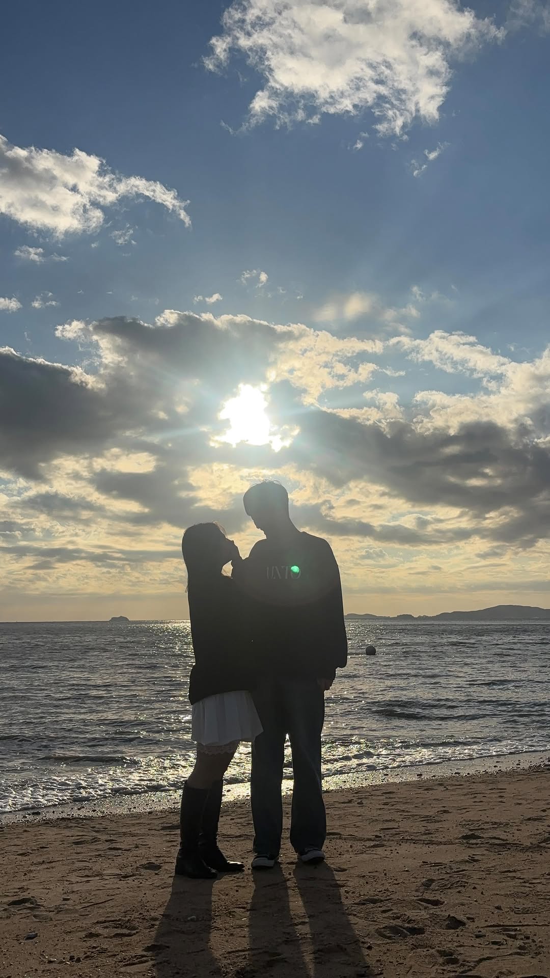 자주 보지는 못해도 같은 있는 시간엔 서로에게 최선을 다하기❤️
선물 같았던 하루😄😄🧡

#럽스타그램 #김포 #강화도 #장거리연애 #서울 #구미 #종건은지 #ootd #동갑커플 #가을 #다음엔어디갈까 #⛺️ #사랑해