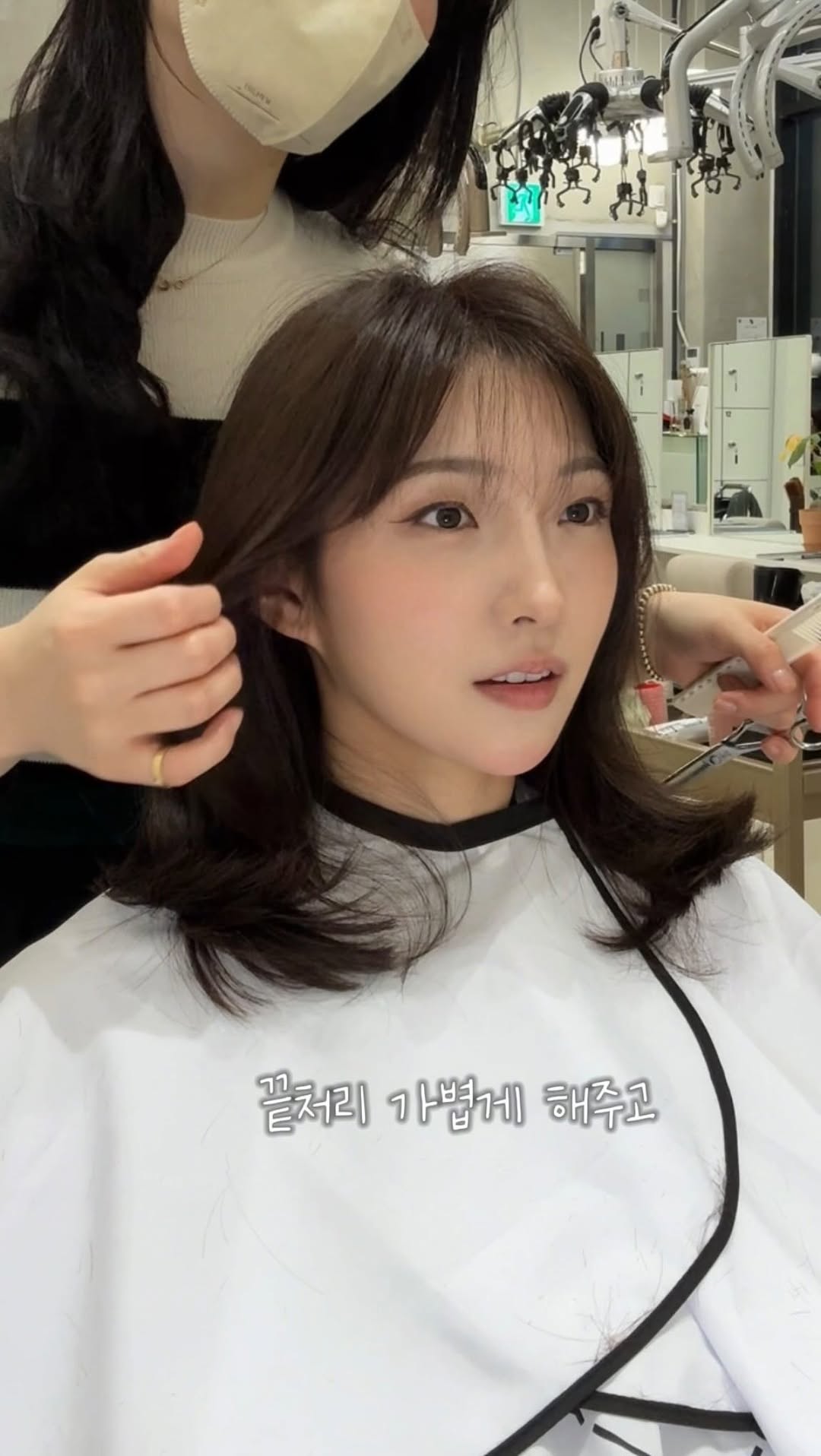 가을맞이 미디움단발로 잘라버림..✨🍂
찰떡같이 알아들어서 예쁘게 잘라주는 고영쌤은 사랑입니다 ❤️🫶🏻
머리 진짜 너무너무 맘에들쟈나 
@young__go_1