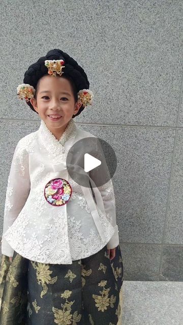 💜
.
#김천에서
#공연대기중
.
요즘 오빠랑 듀엣댄스
#잘자요아가씨
.
소심하게 한컷ㅋㅋㅋ
부끄러워서 숨어서💙
.
.
#아홉살딸램
#원숭이띠딸
#댄스챌린지
#릴스초보
