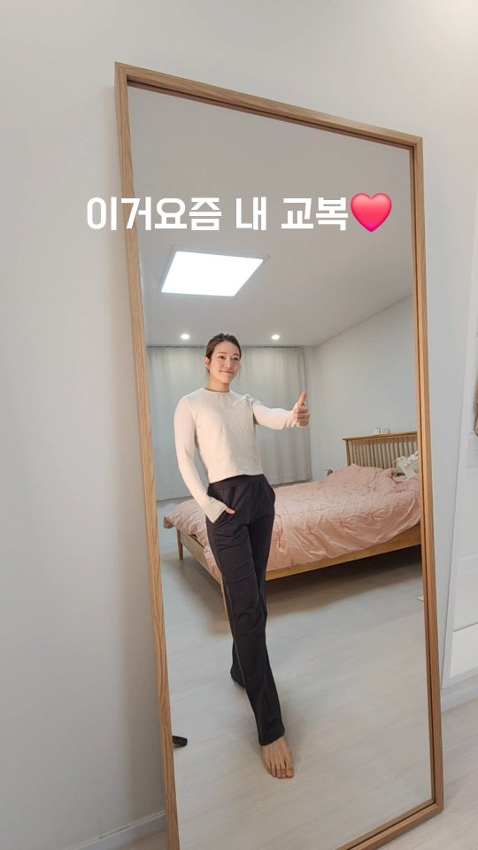 데헷 요즘 이거 진짜 맨날 입는뎅 ☺️

이번주부터는 판매페이지 작업에 들어갑니당..
제품이 너무 좋아서 재구매 하는 분들이 엄청 많은데
스토어가 너무 허접해서 다들 십시일반 도와주고계심 🤣
은혜 잊지 않을게요 ❤️

#칩멍크스포츠