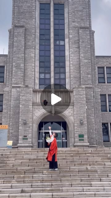 #졸업🎓

입학할 때부터 조기졸업할 거라는 말을 했었는데
결국은 3년 반 만에 졸업합니다!!🎓
입학부터 졸업까지 만난 수많은 인연들과 함께 했던 
추억들을 담아 슬쩍 만들어봤습니다🫧
(생각보다 사진들이 너무 많아서 혹시 없어도 서운해하지 말아요,,,🤍)
저의 대학 생활을 함께해 주셔서 감사합니다☁️
앞으로도 잘 부탁드려요~~~!!!🌻

Choreo by me ( somi_l02 )
🎵 band_daldam - #졸업

 #동국대 #동국대학교 #미래융합교육원 #실용무용과 #졸업 #졸업식 #somichoreography #달담 #choreo #choreography #dance #dancer