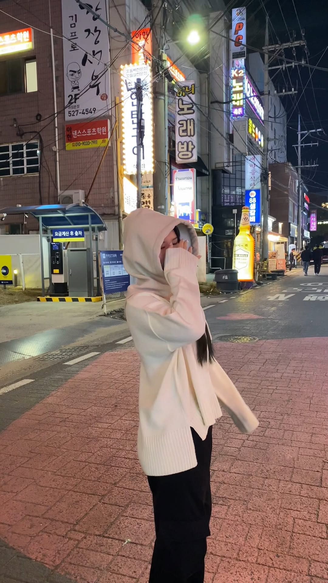 겨울시작인데! 따수운 바라클라바 코디 못참지⛄️‼️

@rumifit_official

이 귀여운 핏의 바라클라바는 
루미핏의 코듀로이 여성 바라클라바인데요~

베이지 컬러가 색감이 넘 이쁘고 어디에든 잘 어울려서 코디하기 넘 좋더라구요💛

남녀공용 사이즈로 머리를 다 덮은 후에도 넉넉해서 소두인 척도 할 수 있어요ㅎㅎ

그리고 안감기모가 진쨔 따수워요! 쌩쌩한 날씨까지 데일리로 휘뚤마뚤 쓰고 다니기 좋은 바라클라바~

쿠팡에서 가성비 좋게 구매할 수 있어요! 왕 추천👍

#업체로부터제공받은제품입니다 #루미핏 #겨울모자 #바라클라바 #여성바라클라바 #남자바라클라바 #코듀로이바라클라바 #안감기모바라클라바 #바라클라바추천 #후드바라클라바 #여자겨울모자 #남자겨울모자 #여성겨울모자 #남성겨울모자