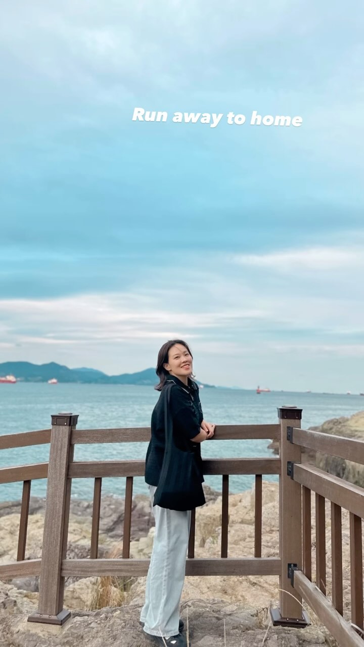 **Run Away to Home 🏡**

이번 주는 진짜 행복으로 꽉꽉! 😊 
마음이 편하니까 모든 게 다 좋더라~ 
편한 곳에서 좋은 사람들과 함께하니까 힐링 제대로!! 💕 
가족, 친구들이랑 맛있는 거 먹고, 못했던 얘기도 나누고~ 배도 마음도 든든하게 채웠다. 😋 
모두들 감사🙏 

이제 가득 채운 마음으로 남은 시간도 잘 버티기! 
행복, 그 모든 것✨
#일상복귀😭 

#행복일주일 #힐링타임 #마음가득 #극뽁 #일상힐링 #감사#여수#배부르다