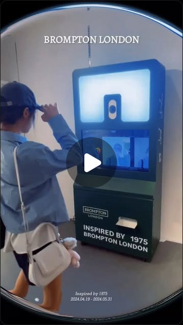 🚲bromptonlondon_official
BROMPTON LONDON::Inspired by 1975

성수에 오픈한 브롬톤 런던 팝업🤍
달려가세요🚴🏻‍♀️🚴🏼‍♂️

📅 04월 19일(금)- 05월 31일(금)
📍서울 성동구 뚝섬로 17가길 56

#브롬톤 #브롬톤런던 #브롬톤런던1975 #브롬톤런던팝업 #bromptonlondon