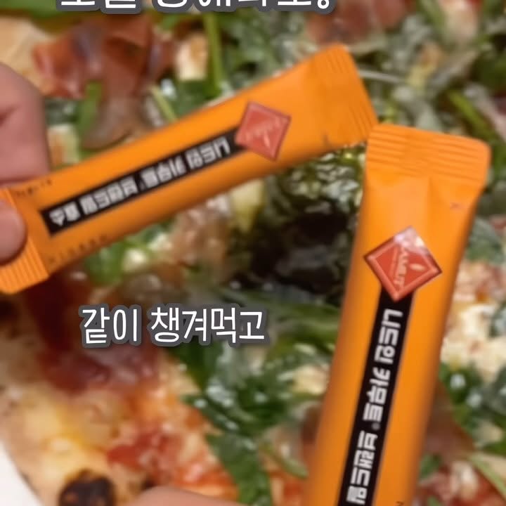 #광고 #송해나효소 로 유명한 #신제품 #카무트효소 다들 아세요? #도도곰팅_찐후기

#니드인 카무트R 브랜드밀 효소에요~

엄격한 품질 정책을 통해 관리되는 100% 캐나다산 정품 카무트R 브랜드밀로 다이아몬드 정품로고도♦️ 바로 확인할 수 있는 믿을 수 있는 카무트로 만든 효소인데요 🌾

탄수화물 분해효소 아밀라아제 600,000 unit, 단백질 분해효소 프로테아제 3,000 unit으로 한 포면 충분한 역가수치를 담고 있어요 👏🏻

저는 특히 속이 더부룩하거나 과식 한 날에는 꼭 챙겨먹는데 확실히 속이 편안해져서 좋더라구요 👍🏻

고소한 고구마맛이라 부담없이 챙겨 먹을 수 있어요 🍠

@needin_official #카무트효소효능 #혈당다이어트 #탄수화물분해 #탄수화물분해효소 #소화효능 #효소효능 #needin #니드인카무트 #혈당조절 #이너뷰티 #효소다이어트 #글루텐분해효소 #다이어트추천템 #이너뷰티추천 #니드인카무트효소 #도도곰팅건강