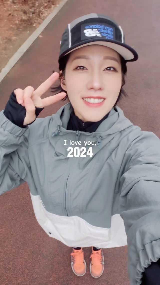 #아듀2024 #런린이 #마라톤완주 

24년 2월부터 러닝 시작하며
몸과 마음, 정신 건강하게 행복하게 보냈다😍

#10km : 24.03 - 24.11/ 9회
#halfmarathon : 24.09 -24.12 / 4회
#마라톤대회 총 13번 나갔넹👏👏👏

내년에는 #풀마라톤도전 하면서
기록보다는 부상 조심하면서 즐겁게 완주하며, 
더더더 행복한 25년 맞이하고 싶다🤗

❤️새해 복 많이받으세요❤️

#런말정산 #안녕2024 #반가워2025
