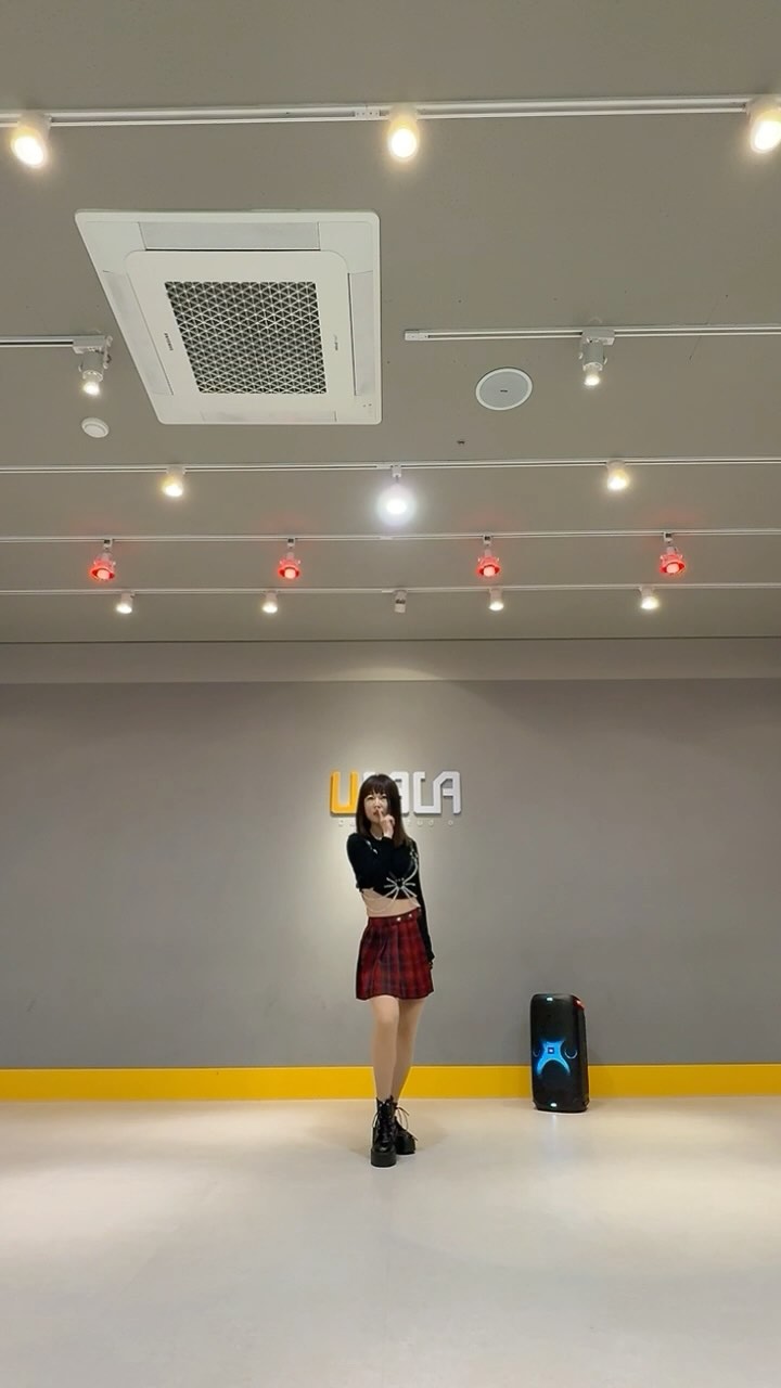 #shhh #viviz 
#쉿챌린지 #비비지 #shhhchallenge #쉿 
#coverdance #kpop #kpopdance
#코어댄스학원 #김포연습실 #울랄라댄스스튜디오 
이번에도 빵댕이비비지 쉿🤫🤫🤫
1,2,3절 다배웠는데 넘넘힘들어 2,3절만🥵🤮😵‍💫
@viviz_official 
@core_dancestudio 
@ulala_dance.studio