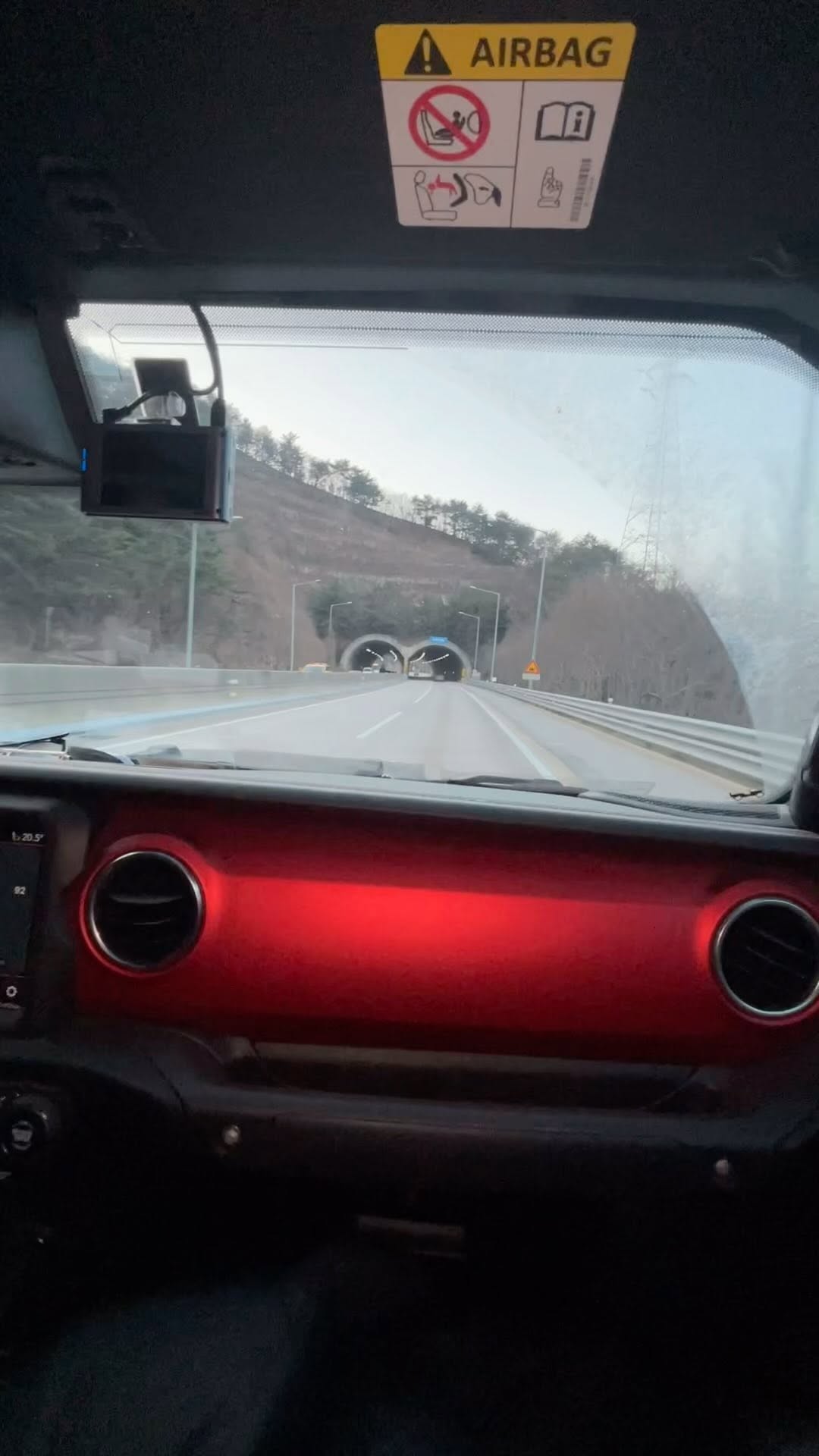집에간다 신난다
⠀
⠀
#글래디에이터 #지프 #지프랭글러 #jeep #부부스타그램 #5년차부부 #12년째우정중 #여행스타그램