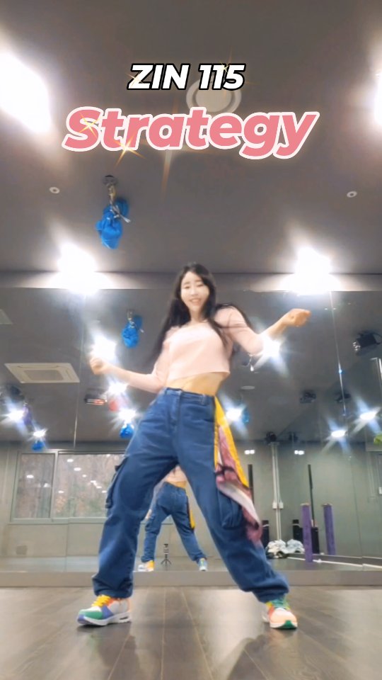 #zin115 나도 나도~~
와!!♡ 내가 좋아하는 kpop이 진볼륨에!!
이 노래 할때만큼은 트와이스처럼 😆🩷
걸그룹인척 이쁜척 할 수 있게 
공식적으로 kpop 넣어준 베토 사장님 감사합니당😆
우리 다같이 이쁜척 해볼까용😍

🎵 Strategy 
🎤  twice
🧠 @alina_dumazumba 

인스타 업로드 왜 자꾸 오류나요 🥲🤪
이번에 안되면 올리지말자 했는데 올라갔어요 🤪

#zumba #zumbabeto #zumbainstructor
#zincommunity #strategy #twice
#오운완 #운동하는사람 #운동하는여자 
#강사스타그램 #일상스타스램 #하남 #감일
#감일지구 #하남줌바 #감일줌바