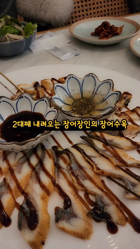 #협찬 부모님 모시고 가면 무조건 칭찬받을 만한 장어코스요리집 풍천연화!
2대째 내려오는 장어장인의 장어수육이 시그니처메뉴로 처음 먹어봤는데 처음 먹어보는 새로운 장어의 맛!

#풍천연화파주당하점
경기 파주시 당하동 270-14

주차공간 넓고 야외에선 커피한잔 할만한 공간까지 모든게 완벽한 풍천연화

미역을 베이스로 한 장어스프는 느끼한 맛 없이 담백하니 식전메뉴로 너무 좋았고 
장어튀김과 가지튀김 리고 장어수육초밥 입맛을 돋구기 좋았고 장어수육은 너무 이쁘면서 구이랑 다르게 담백하면서 부드러운게 정말 새로운 장어맛이였어요

각종 모임에도 좋고 격식이 필요한 모임에도 괜찮을거같아요

#파주한식 #파주장어집 #파주장어구이 #파주장어 #파주장어정식 #파주한정식 #파주장어맛집
