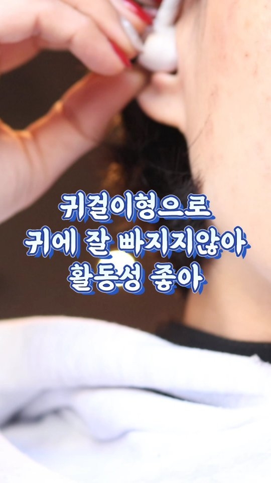 #제품제공
@toocki @vqimedia

좋은건 입소문 타기 마련
해외 직구로 사용하던 #toocki 를
이제 쿠팡과 지마켓에서 만나볼 수 있답니다!!
저는 투키 충전기 & 블루투스이어폰 사용중인데요~

▪️투키 초고속 멀티 충전기
여행갈때면 핸드폰충전기부터 종류별로 챙겨야했는데
이젠 #투키충전기 하나면 끝~! 깔끔한 디자인과 컴팩트한 사이즈에 최대 출력이 67W로 노트북, 태블릿 충전도 가능하고
충전포트가 5개라서 워치, 폰, 보조배터리까지 동시 충전가능하답니다.

▪️투키 귀걸이형 무선 블루투스 이어폰 V90
귀에 잘 빠지지 않는 형태로 양손의 자유로움~!
커널형 디자인으로 편안한 착용감 & 완벽한 몰입감은 물론
IPX4 방수로 땀과 비에 강해 운동 및 야외활동에도 문제없어요.
무엇보다 400/40mAh 배터리 수명 확장으로 5시간 음악재생에 최대 45시간 대기 가능하니 매번 충전안해도 편하게 사용하기 좋겠죠?

이제, Tooki 한국에서도 편하게 구입해보세요~!

Toocki 투키 GaN 140w LED 디스플레이 3C2A 5포트 C타입 PD3.0 PPS 초고속 멀티충전기
https://www.coupang.com/vp/products/8277575993

Toocki 제2대 귀걸이형 디스플레이 무선 블루투스 이어폰 V90
https://www.coupang.com/vp/products/8117871873

#Toocki @vqimedia #power #charger #iphonecharger #ipadcharger #laptopcharger #충전기 #투키 #아이폰충전기 #갤럭시충전기 #노트북충전기 #아이패드충전기 #데스크테리어  #투키충전기 #블루투스이어폰 #무선이어폰 #귀결이형블루투스이어폰
