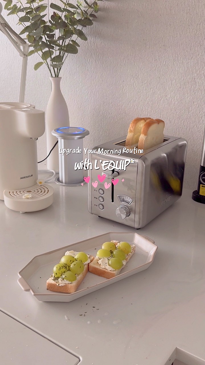 #협찬 | @eastcorporation_official 

❛ 리큅 올스테인리스 토스터기 ❜

간편하고 든든한 아침을 위한 
리큅 올스테인리스 토스터기! 🍞

요즘 아침이 바빠서 간편하게 식사를 
해결하는 날이 많은데, 
리큅 올스테인리스 토스터기 덕분에 
아침이 훨씬 더 간편하고 맛있어졌어요.
하루를 시작하는 아침을 위해 
이 토스터기를 적극 추천드려요! 😊

🍽️ 간편하게 완벽한 토스트!
아침 바쁜 일정 속에서도 
간편하게 토스트를 만들어 먹는데, 
6단계 히팅 시스템 덕분에 
바삭하고 속은 촉촉한 토스트를 
쉽게 만들 수 있어요 .ᐟ.ᐟ.ᐟ 
빵을 넣고 다이얼만 돌리면, 
원하는 식감으로 딱 맞게 구워져서 
정말 만족스럽답니다. 😊
직관적인 디자인이라 사용하기 정말 쉽더라구요 დ 

👶 아이들 간식에도 딱!
돌아기인 하준이에게는 
포도 퓨레와 아기 치즈를 얹어 간식으로 주었어요. 
아이 간식 만드는 용도로
아주 유용하게 잘 쓰고 있어요 🫶🏻💗 

🥪 샌드위치와 간식은 걱정 ZERO❤️
주말에는 성인 브런치 메뉴로 
샤인머스켓 크림치즈 바게트를 준비했는데, 
리큅 덕분에 바삭한 식감 그대로〰️ 간편하게 즐길 수 있었어요. 
간단한 샌드위치부터 베이글까지 
다양한 레시피로 활용 가능해요! 👍

🧹 위생적인 사용과 깔끔한 보관
리큅 올스테인리스 토스터기는 
전체가 스텐으로 되어 있어서 
깨끗하게 사용하기 좋고,
분리 가능한 빵가루 트레이 덕분에 
위생적으로 청소도 간편해요 დ 
사용 후에는 먼지 유입 방지 뚜껑으로
깔끔하게 보관할 수 있어
안심하고 사용할 수 있답니다 დ 

리큅 올스테인리스 토스터기 덕분에 
아침 준비가 빠르고 맛있게 바뀌었어요! 👏🍞
바쁜 육아맘들을 위해 예쁜 주방가전
리큅 올스테인리스 토스트기 어떠신가요?🩶

💌 ᴛʜᴀɴᴋꜱ ᴛᴏ @eastcorporation_official

#리큅 #스텐토스트기 #토스터 #토스트기 #토스트기추천 #아침식사 #브런치 #아이간식 #하이리프트 #스테인리스토스터 #간편한아침 #살림템 #육아템 #인테리어토스트기  #주방인테리어가전 #스테인리스가전 #육아맘간식추천 #청룡띠맘 @eastcorporation_official
