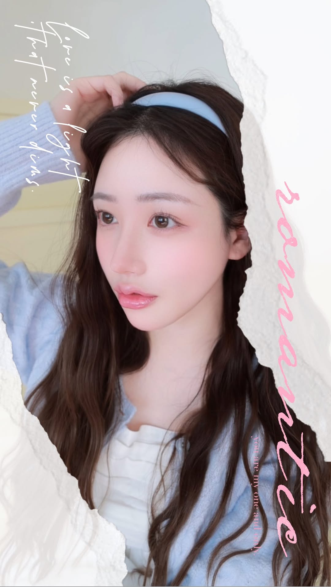 #광고 마치 산소 같이 가벼운 톤업 글로우 쿠션🩵

@oxygenceuticals.korea

미니쿠션이 키링패키지와 함께 가방에 걸 수 있어서 가방부피 차지 없이 가볍게 들고 다니면서 사용할 수 있어서 신기하고 귀엽더라구요~~!
수분감이 가득해서 물광 메이크업 연출할 때 톤업으로 가볍게 발라주는데 제일 좋았던 점은 다크닝이 없어서 뜨지 않고 장시간 방치해도 자연스러워서 완전 만족!
빙하수 마냥 시원하게 촉촉해서 건성인 분들이나 민감성 분들께 특히 더 추천드리는 쿠션이에요

#옥시젠슈티컬스 #오투쿠션 #민감성피부적합화장품 #산소쿠션 #빙하수쿠션 #촉촉쿠션 #산소같은가벼움 #피부과쿠션