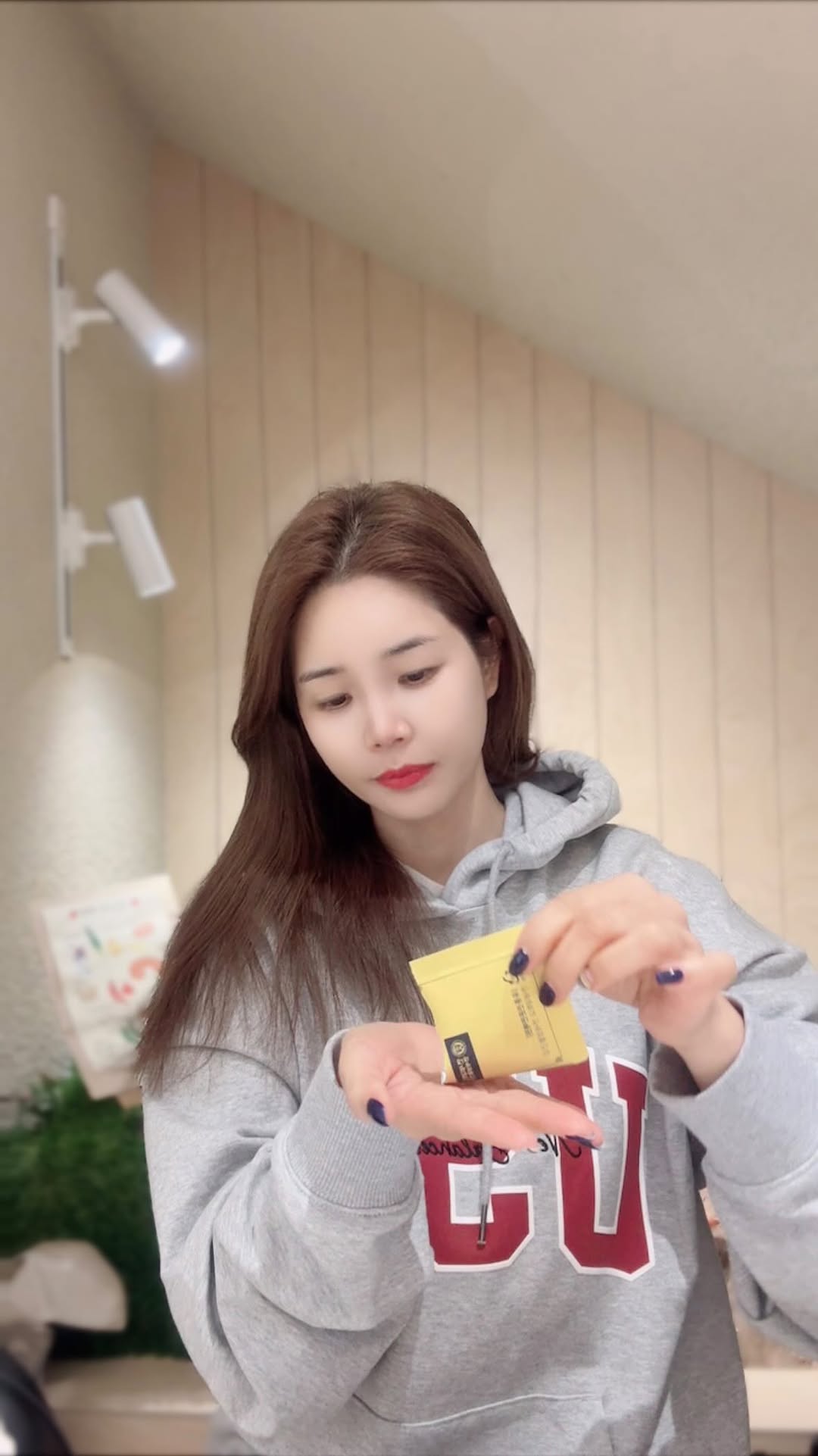 #광고
.
혈당에서 자유롭게! 
혈당관리영양제 연세 청혈책을 챙겨요👋🏻
.
140년 전통의 연세대학교 연세생활연구진이 
연구로 심혈을 기울여 만든 청혈책은
하루 단 2알로 혈당관리가 가능한데요!!
실제로 먹어보고 좋다는 후기 3000개 이상에~
재구매율 92% 구매자 10명중 9명은
다시 재구매를 한다는 사실!!
효과 없으면 100% 환불되는 제품이라
더 믿고 챙길 수 있을 것 같아요🤩
.
주요 3가지 혈당에 도움되는 영양성분
바나바잎, 은행잎추출물, 코큐텐
모든 영양소 식약처 기준 최대함량으로
개별포장으로 간편하게 휴대, 보관하기도 좋고
하루 2정 1포를 충분한 물과 함께 섭취하면되는데
식사 후 매일 동일한 시간에 챙기면
혈당을 낮추는데 도움을 받을 수 있으니까 참고하세요😘
.
.
.
@korealongevity_lab
.
#청혈책#연세청혈책#혈당낮추는방법#혈당영양제#연세혈당영양제