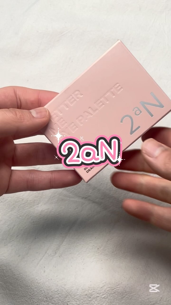 #광고 2aN💖

🤎베러 미 아이팔레트 
05 디어미 (쿨)
06 스테디 (뉴트럴)
👉🏻두 컬러 모두 데일리로 하기 좋은 색감이에요!

💖퓨어 글래시 하이라이터
GN01 라임밤
-옅은 연두 컬러와 그린펄의 조합으로 
  오묘한 빛나는 청량한 라임컬러

YL01 레몬그라스
-맑은 옐로우와 화이트 펄 조합으로 상큼하게 빛나요!

🩷포켓 코튼 블러링 스틱 (립&치크&아이 한번에 OK)
01 베이비 피치 (봄웜)
- 생기있는 코랄 컬러
02 코튼 피즈
- 모든 톤에 잘 어울리는 핑크 컬러
03 베리 핑크 (여쿨)
-흰기 낭낭한 쿨 핑크로 뽀용한 핑크 컬러
06 크림모브 (여쿨)
-밀키한 데일리 모브 컬러

#투에이엔 #블루밍가든 #올영추천 #봄웜 #봄웜라 #듀얼치크 #하이라이터 #2aN #뉴트럴 #여쿨