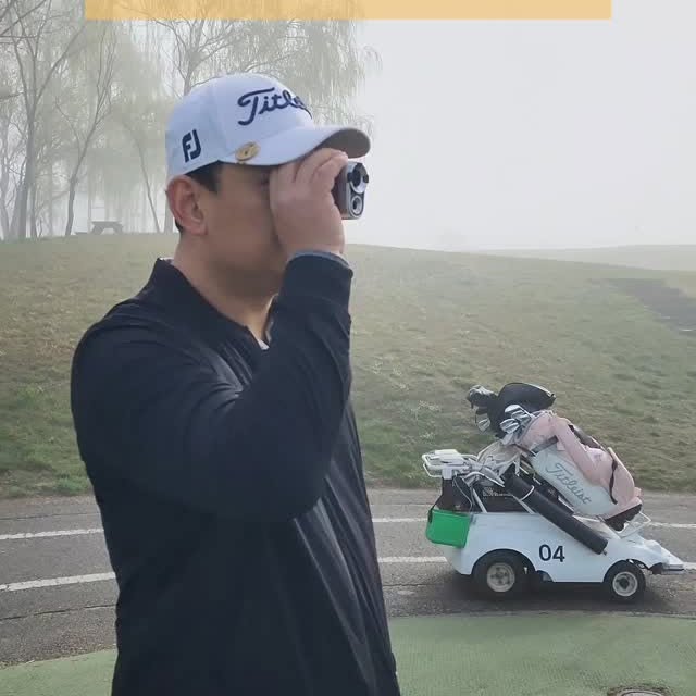 #광고
✔️선명한 블랙 LCD : 강한 햇빛 아래에서도 숫자와 정보가 선명하게 보여 정확한 거리 측정 가능
✔️메탈 소재 : 일반 플라스틱 제품과는 차원이 다른 고급스러운 메탈소재와 탁월하고 편안하게 쥐어지는 그립감
✔️N52 초강력 자석 : 뒷면 자석으로 금속 성질이 있는 골프백, 골프 스틱, 골프카트, 스코어 측정기 등 표면에도 부착 가능
✔️슬로프 기능 : 깃대까지의 거리를 스마트하게 자동 계산이 되며, T100 외부에는 LED 표시 등이 있어 슬로프 모드 / 논 슬로프 모드 쉽게 알 수 있음
.
@dormie_korea #골프거리측정기 #거리측정기 #도미 #도미코리아 #dormie #언박싱리뷰 #사용후기 #골린이 #골프용품 #봄골프 #골프여행 #거리측정기추천 #골프용품 #골퍼 #주니어골퍼 #퍼딩 #가성비 #가심비 #T100 #도미골프거리측정기 #골프