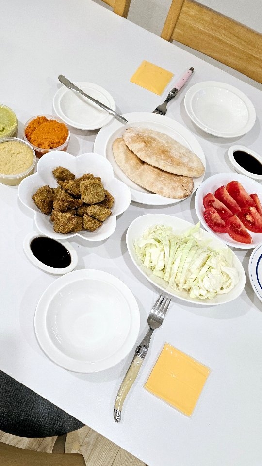 #협찬 늘 챙겨먹는 단백질 좋은 단백질로 건강한데 맛있는 식사 해보았어요☺
100% 식물성 단백질에 조리도 간편하고 데워서 놔두기만 하면 되니 최고!
브런치, 도시락, 간편한 식사로 활용 가능한 위미트 피크닉 세트로 오늘도 단백질 가득 챙겨보세요❤
.
.
.
#위미트피크닉세트 #위미트 #오늘의단백질 #식물성단백질
#헬시브런치 #wemeet #비건치킨 #오단완 #나의비거니즘일기
#식물성단백질 #피크닉 #picnic #피크닉도시락
