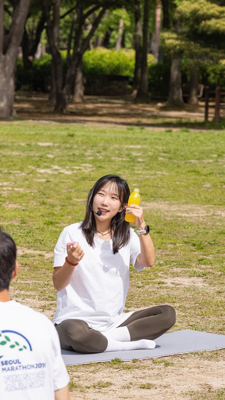 🌿
달리기가 끝나고 일광욕하며 야외스트레칭 🧘🏻‍♀️
그리고 런토크까지 완벽했던 오전 🗣️

쉬는 날 와주신 분들 모두  감사합니다! 

🏃🏻‍♀️ Host @jenato_ri
🍊 @check.o_official 
🍫 @bekind_kr 
📚 @storydot 
📷 @lefty.wen @pgi2790
🎥 @popopo3333 @suzyyy_h 

-

#내가좋아하는것들달리기 #런토크
#체크오 #아르타민 #퀘르뮨
#비카인드 #에너지바 #포레스트런
