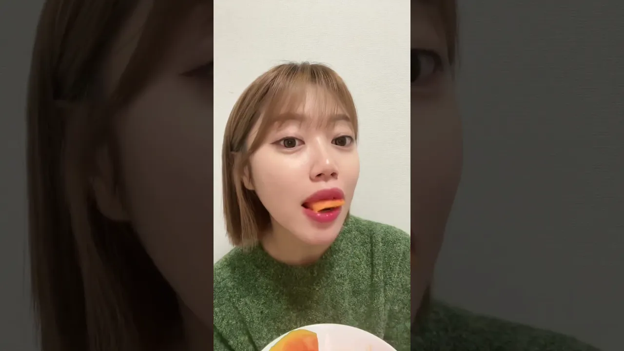 파파야의 열대꽃향과 깔끔한 단맛에 계속 손이 가는 맛💚구매링크입니당 - https://bit.ly/3MANxRq #협찬 #광고 #스위탄 #파파야 #열대과일 #과일먹방