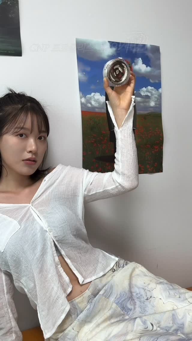 #광고 멀리서도 반쨕반쨕, CNP 프로폴리스 앰플 인 커버 쿠션 ✨

”CNP앰플 담은 쿠션!! 피부 맞춤 선택“
 광채커버, 메이크업 샵 PICK 이래요💛
 프로폴리스 앰플 바른 듯 깨끗한 광채로 완성 :)

[홋수 구성]
21호 라이트 베이지(19호-21호 피부톤)
23호 내츄럴 베이지(22호-23호 피부톤)

[제품 상세  링크]
CNP 프로폴리스 앰플 인 커버 쿠션 
https://www.oliveyoung.co.kr/store/G.do?goodsNo=A000000219289

#광고#CNP#차앤박#올리브영#프로폴리스#화잘먹#광채쿠션#고커버쿠션#커버핏밀착퍼프#배우쿠션 #배우메이크업