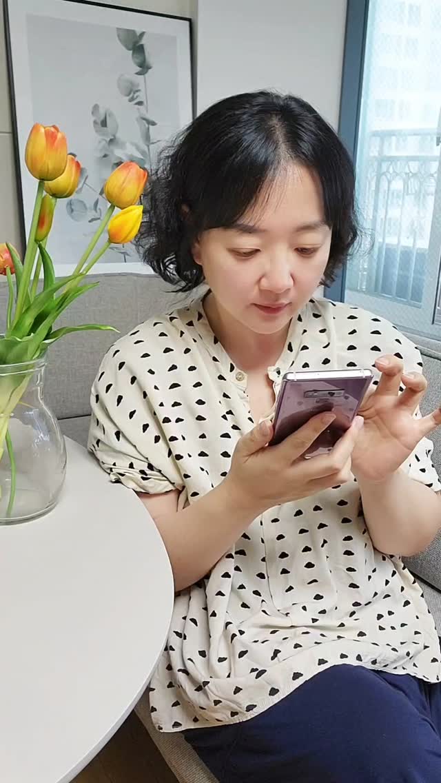 #광고

올도네이션 이라고 들어보셨나요?
올도네이션은 말 그대로 팬이 크리에이터에게
컬쳐랜드, 웰컴페이, 틴캐시, 교통페이(댐댐)
북앤라이프 문화상품권등 선불형 결제수단으로
간편하게 후원할 수 있도록 도와주는 플랫폼이에요

팬들은 회원가입없이, 크리에이터가 공유한
후원링크만으로 바로 후원이 가능하고,
크리에이터는 받은 후원을 해당후원 수단으로
즉시 사용할 수 있어 엄청 편하겠더라고여.
별도 추가비용없이 수수료는 오직 7.7% + 
즉시정산 가능하니 완전 좋져. 흐흐 

팬은 마치 카카오 선물하기처럼 간단하게 후원가능한데
후원메세지에 귀엽고 감성적인 스티커첨부까지 가능!! 

유튜버들만 후원받는건 아니에요.
인스타그램 프로필에 올도네이션 후원링크를 추가해
팬들의 후원을 받을 수도 있다니 신기하더라고여
(저도 한번 걸어볼까요? 속닥속닥)

구독자도 적고 광고수익도 적다고 좌절하지말고
올도네이션 이용해 저를 응원하실 수 있어요
등의 짧은 멘트와 함께 링크를 삽입 !!
팬들의 소소한 응원의 후원을 받아보세요.

https://www.alldonation.co.kr
#올도네이션 #간편후원시스템 #유튜브후원 #크리에이터후원플랫폼#오버레이도네이션 #컬처캐쉬 #컬처랜드 #웰컴페이 #틴캐시 #팬후원링크 #구독자적어도수익화#실시간후원 알림 #댐댐교통페이 #북앤라이프
