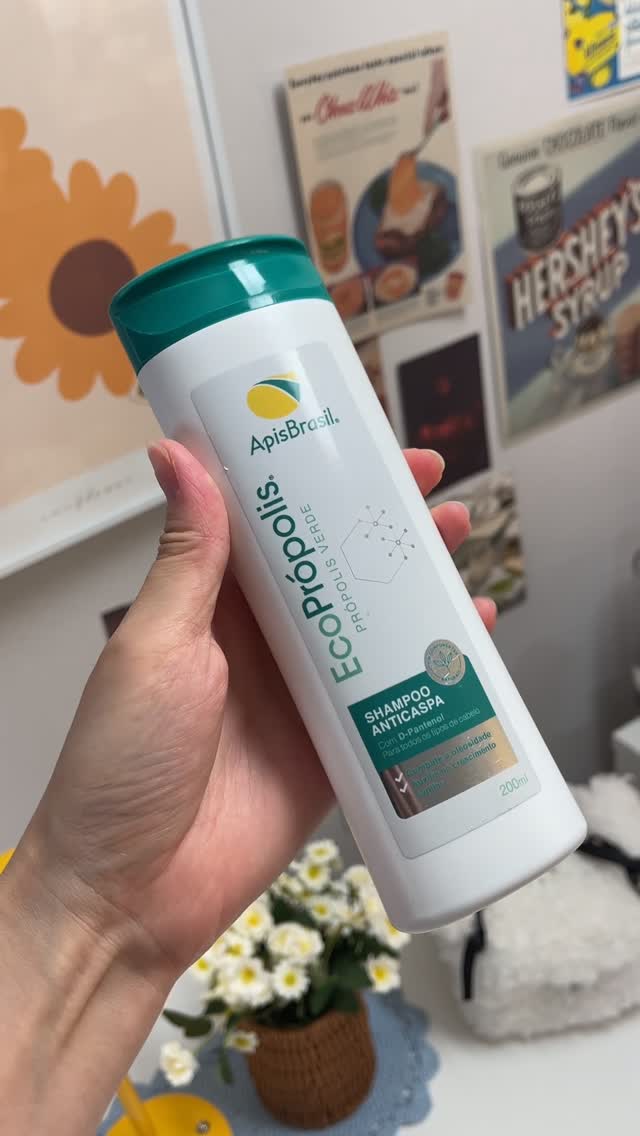 #협찬 @apisbrasil.korea
두피 예민러들 집중💚
프로폴리스 샴푸 썼더니, 머리카락이 달라졌어✨

요즘 머리 감을 때마다
두피 따갑고 잔머리 빠지는 거 너무 걱정됐는데
이 샴푸 쓰고부터 진심 차분해졌어

바로 아피스브라질 그린 프로폴리스 샴푸!
진짜 두피에 순~하게 스며들고
화학 계면활성제 거의 안 들어가서 그런지
거품은 풍성한데 자극은 1도 없음

📌 그린 프로폴리스가 항산화 성분도 풍부해서
플라보노이드, 아르테필리C 같은 폴리페놀이
두피 건강 + 모발 영양 + 광택까지 케어해줘

게다가 인체적용시험으로 기능 입증된 제품이라
믿고 쓸 수 있어서 더 만족도 높았음!

머리 감을 때도 스킨케어 하듯
두피에 닿는 순간 은은한 허브향도 너무 편안하고,
감고 나면 두피도 개운 + 모발도 촉촉
푸석푸석하던 머리카락에 윤기 생기고
힘없이 쳐졌던 뿌리도 살짝 살아나는 느낌이랄까

✔ 두피 민감러, 얇은 모발 가진 사람들 강추
✔ 계면활성제 걱정되면 이거부터 써봐
✔ 플라보노이드 + 프로폴리스 조합은 믿고 써도 됨
✔ 광택, 볼륨, 영양 케어까지 한 번에!

#비듬샴푸#두피샴푸#프로폴리스샴푸#지성샴푸#지성두피샴푸#지성샴푸추천#두피가려움샴푸#샴푸추천#비듬샴푸추천#두피케어#아피스브라질