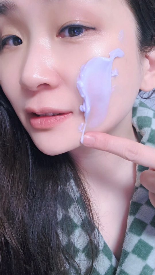 #광고 ㅣ금실 리프팅 크림💟
💟[디퍼앤디퍼] 비 볼륨 믹스앤맥스 크림💟

💟 Marina
요즘 피부가 너무 건조해서
화장은 들뜨고
아파 보여서 고민인데요~
(실은ㅠㅠ컨디션이 너무 안 좋아요)

👉 탄력은 올라가고
👉 주름은 내려가는

피부가 달라지는
2주 집주  리포트

탄력 쫀쫀 촉촉 크림

🌈 피부 겉 탄력 개선
🌈 피부 속 탄력 개선
🌈 키부 저자극 테스트

저자극 인체적용시험 완료
《더블 액션 포뮬러》

힘없이 늘어지는 피부
탄력지지로 주름 개선까지 👍 

빛을 머금은 금빛 섬유가
피부에 롤링 시 은은하게 퍼지며,
피부결을 따라 부드럽게 정돈해주고
주름과 탄력을 동시에 케어해줘요 👍 

💟#믹스앤맥스 #비볼륨크림 #탄력크림
#탄력케어 #보르피린크림 #PLLA크림
#금실크림 #리프팅크림 #코덕추천템