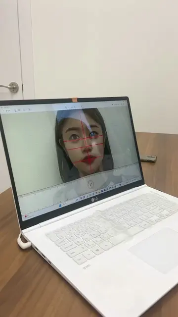 #광고 안면비대칭 교정 짱 신기해 ‼️ 침으로 치료하는거라서 티도 안나구 한 번 갔다오면 효과가 확실히 보여서 넘 좋았당 🎀 궁금한건 디엠주시면 답해드려용 🎀 #한방케어#안면비대칭#안면비대칭교정#대칭미인#자연산대칭미인#비대칭교정#카메라성형#쁘띠성형#팔자주름#팔자주름필러#눈매교정#눈썹교정#볼살축소#볼살교정#윤곽관리#얼굴윤곽관리#신부관리#턱관리#광대관리#얼굴축소#한방관리#아나운서얼굴관리#연예인얼굴관리#작은얼굴관리#티안나는성형#대칭교정