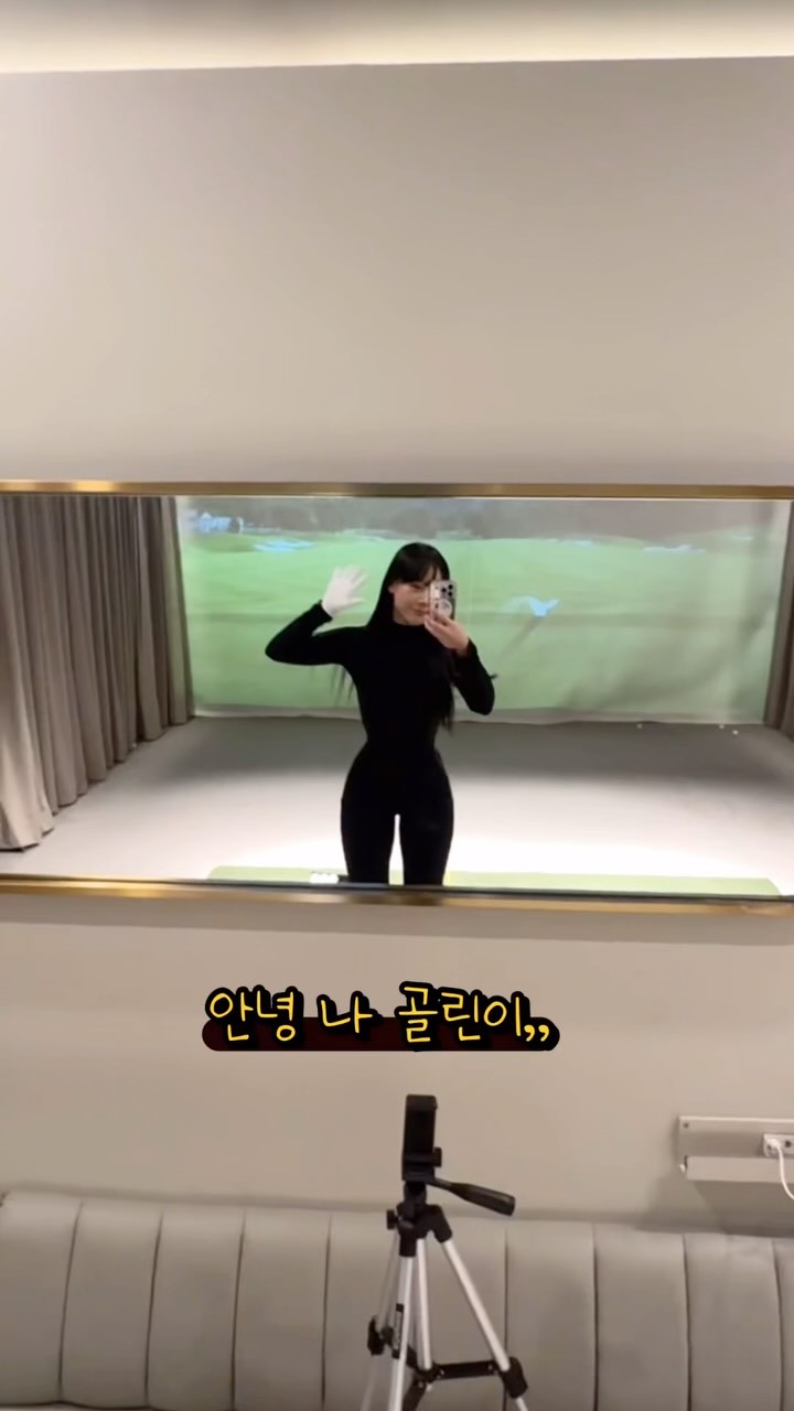 “머리 있어야 하는게 뭐에요!???” 물어본
ㄹㅇ 골린이 나야나..
기억나니 여러분? 돌아온 #운동천재안재현
뒤를 이을 #운동천재이현뎡 ,,
아주오랜만에 #골프 로 돌아와봐써 ..
프로님 두통유발자 바로나 ..
하지만 .. 생애 첫 골프, 생각보다 매우 재미져..
사실 골프라는 운동이 어렵고 지루할 것 같아서
시작하기까지 어려웠던것은 사실,,
물론 시작하고 더 어려움을 알게 된것도 사실 ㅎ
근데 진짜 생각했던것보다 진쟈 넘 재미써 ,,
@jihee_24 백지희 프로님이 편안하게 알려줘서 그런거겟디?🫶🏻
나는 편안 했지만 아마도 프로님은 해드에잌을 얻진않았을지 ㅎ,,
헷 앞으로 열심히 해보께요 ㅎㅎㅎ미리 사죄 ㅠ
@tpz_studio_ilsan 에서 초보자를 위한 장비와 맞춤형 레슨 덕분에
처음임에도 부담 없이 즐길 수 있었다지요 ෆ˃̶͈̑.˂̶͈̑ෆ
첫 레슨도 우당탕탕 현망진창 🫶🏻
#골프 #골프스타그램 #골프레슨 #골프일기 #골프기록 #골프일지 #골린이의골프기록🏌️♀️ #골린이의성장일기⛳️ #골린이 #브이로그