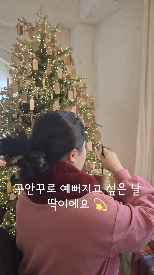 #광고
로우번… 예쁘게 하려다 망해본 적 있죠🫠
저도 매번 풀리고 납작해져서 포기했는데, 이건 진짜 판이 다르더라구요💭
쿠팡 지니판 로우번 집게 가발 쓰니까
집게 하나로 로우번이 바로 완성되고,
가발 느낌 없이 자연스럽게 볼륨이 살아나요🤍
로우번은 물론이고 반묶음, 미들번, 모자 쓴 날까지 다 잘 어울려서
요즘 외출할 때 거의 매일 손이 가요 ✨
머리 못 만지는 날에도 “오늘 스타일링 신경 쓴 사람”처럼 만들어주는 꿀템이에요💫
#쿠팡추천#쿠팡가발 가발 지니판 가시번 가시번가발 포니테일가발 풍성한가발 똥머리 로우번 머리숱