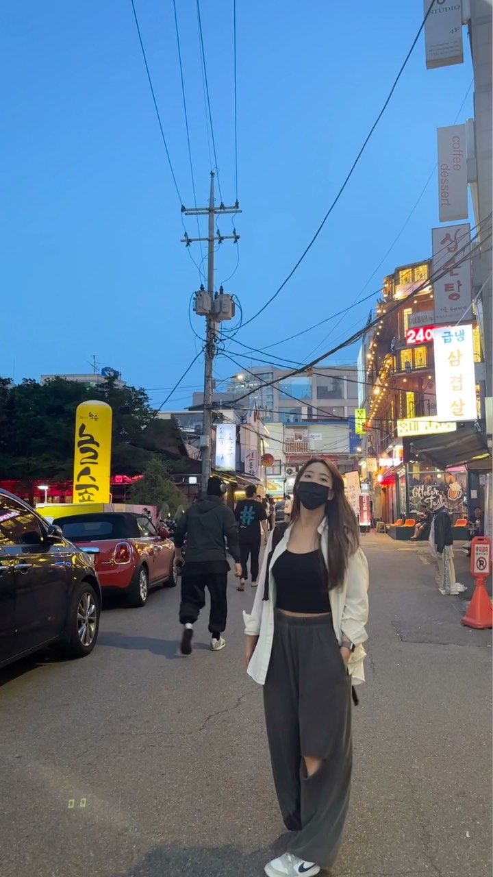 엄청 편한 브라캡나시 , 요즘같이 더울 때 나시에 가디건이나 셔츠 하나만 걸쳐도 이쁘고 시원하다. 재질 자체가 엄청 부드럽다. 
여러개 쟁여두고 갈아입으면 좋겠다 👙

#광고#크롭나시#크롭#크롭민소매#브라캡나시#브라나시#크롭브라나시#크롭티추천#크롭나시추천#인앤아웃#마른파이브#marun5#마른5#OOTD