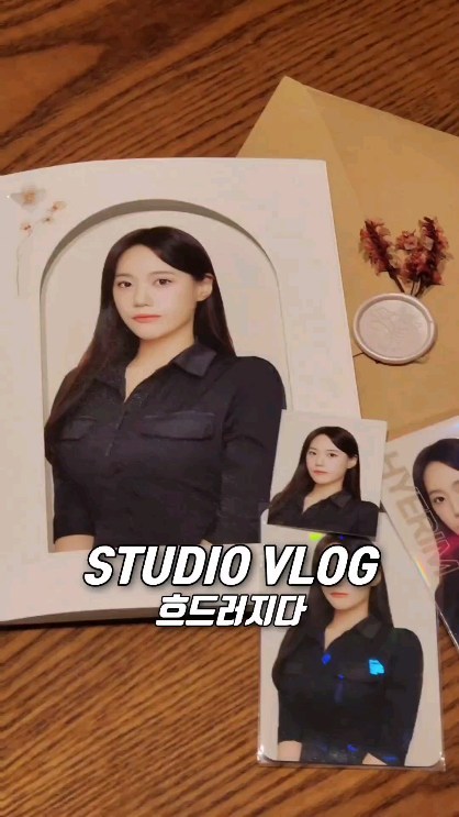 #협찬 컬러 증명사진 찍고 돈 벌어온 후기.ssul

안녕하세요 리미에요🎀 여러분 휴가 어디로 떠나시나요? 
제 지인들은 휴가를 해외로 떠나더라구요. (나도 갈래 ㅠ)
여기서 잠깐‼️해외여행갈때 필수품 • 가장 중요한건⁉️

📔여권📔
코로나 덕분에 여권을 짱박아 놨는데 찾지 못하셨거나
여권만료되어서 다시 여권사진 찍어야하시는 분들 계신가요?
리미가 컬러증명사진 맛집 스튜디오 추천해드릴게요😘

✨️STUDIO 흐드러지다✨️
📍서울 중구 충무로7길 19 3층 302호 흐드러지다
🕑 오전 11시 ~ 오후 8시 (1시~2시 브레이크 타임 )

제가 촬영한 1:1 정밀보정 컬러 증명사진은 이걸 다 줘요🤩

✔️증명사진 16장 
✔️4x6인치 1장 
✔️포토카드 2장
✔️ 데이터 파일

여권사진찍으러 흐드러지다 스튜디오가면 오히려 돈벌어 오는 격이겠죠💰 예약은 네이버 • 빠른상담은 카카오톡 이용해주세요😃

서울 종로 을지로 스튜디오 찾고 계셨다면 바로 이곳,
STUDIO 흐드러지다 에 방문하시길 추천드려요🙋🏻‍♀️

#광고 #릴스 #컬러증명사진 #서울사진관 #종로사진관 #을지로사진관 #증명사진관 #프리랜서모델 #일반인모델 #상호무페이
_____________________________________________________

➡️ @rime_review 
[ 평일 #프리랜서리미 | 주말 #9098커플 ]

🏷 저장 - 1번 더 다시보고 싶다면
👥 태그 - 친구에게 알려주고 싶다면 
📢 팔로우 - 리미와 #소통 하고싶다면
❤️ 좋아요 - 리미의 게시글이 재밌다면