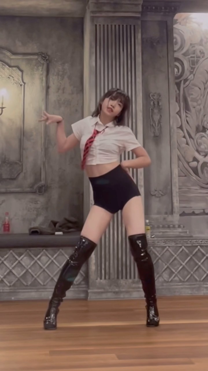 초코크림파이 ~ 🍫🍪
c : @aphrodite_._._ 
s : @sanethebigboy - #bodylanguage 
p : @ygx_official 

역대급 체력전이었던 디테쌤표 하드코어 바디랭귀지❤️‍🔥

#reels #choreography #heeldance #bodylanguagechoreography #aphroditechoreography #ygxacademy #fpy #릴스 #힐댄스 #힐코레오 #04 #댄서 #춤스타그램 #🍫