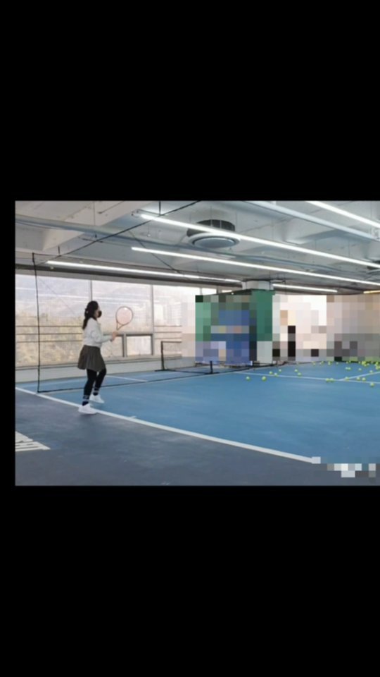 테린이 테니스 레슨🎾
오늘은 스텝+포핸드+백핸드+랠리❗️
✔️ 포핸드할때 테이크백 빨리 만들기 
✔️ 그대신 스윙은 여유롭게
✔️ 포핸드할때 무게중심이 오른발에서 왼발로~
✔️ 팔힘으로 치지말고 허리힘으로~
✔️ 임팩트 신경쓰기
.
.
.
.
#테린이 #테린이성장과정 #테니스 #tennis #tennislove #tennislife #테니스백핸드 #백핸드그립 #테니스라켓 #윌슨 #wilson #오운완 #오테완 #테니스치는사람 #테니스치는여자 #운동하는여자 #테니스레슨 #포핸드 #백핸드 #실내테니스 #smashing
#tennis_smash #테니스랠리 #테니스맞팔 #맞팔 #운동소통 #테니스소통 #테친 #테니스타그램
