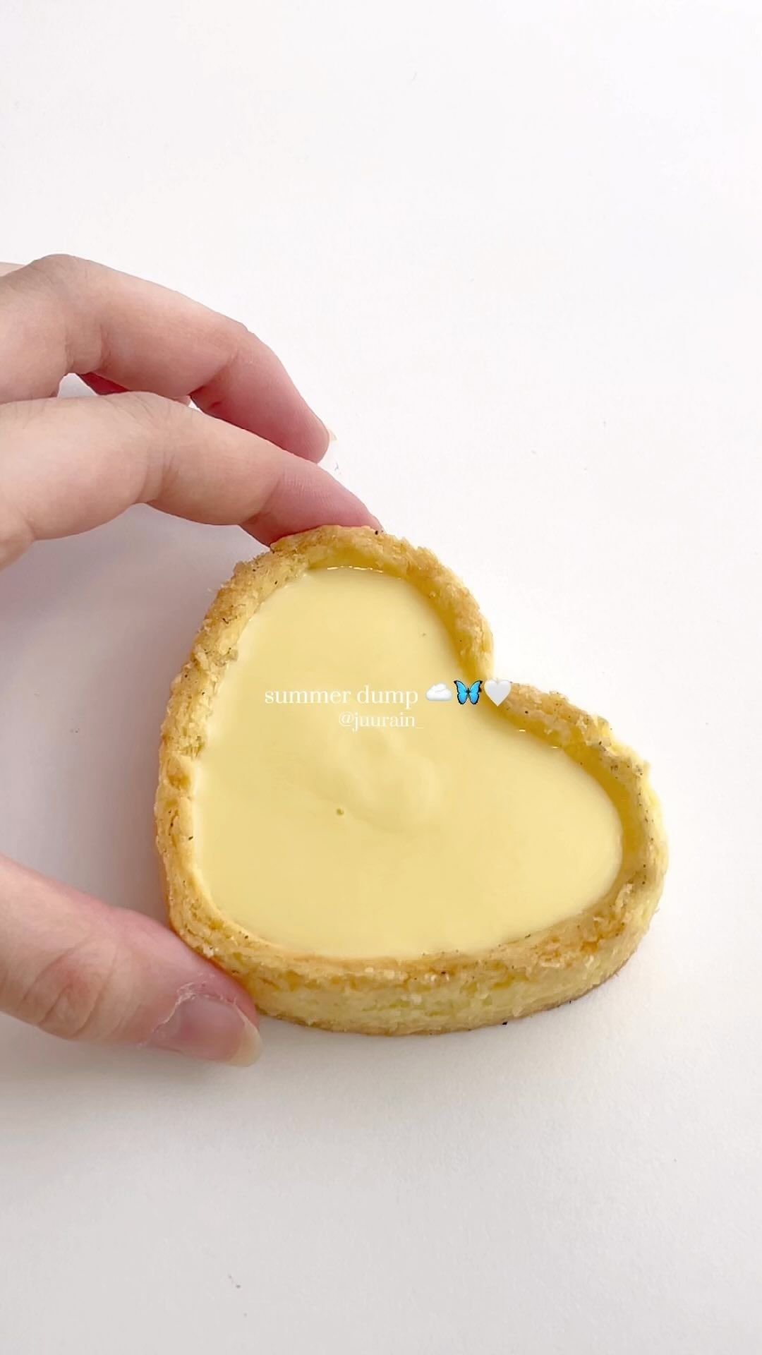 late summer dessert dump 🫧🤍 
- what i baked in summer 🦋

가을인데 여름 디저트 모음 올려버리기 🤭 (올릴 타이밍을 놓쳤어유..)
레시피는 각 릴스의 설명란 참고해주세요 🤍

#홈베이킹 #베이킹 #여름 #homebaking #baking #summer #summervibes #dump #recap #aesthetic #dessert #igfood #bakingtherapy #夏 #デザート #スイーツ #甜品