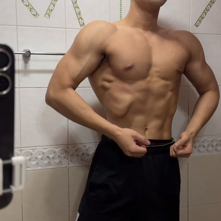 눈바디체크👀 
다이어트 30일차 역시 포징 어렵다😅
(치맥하고하싶다🍻)
 
#reels #bodycheck #health #운동계정 #운동하는남자💪 
#다이어트 #헬스타 #눈바디 #ヘルス #運動する男