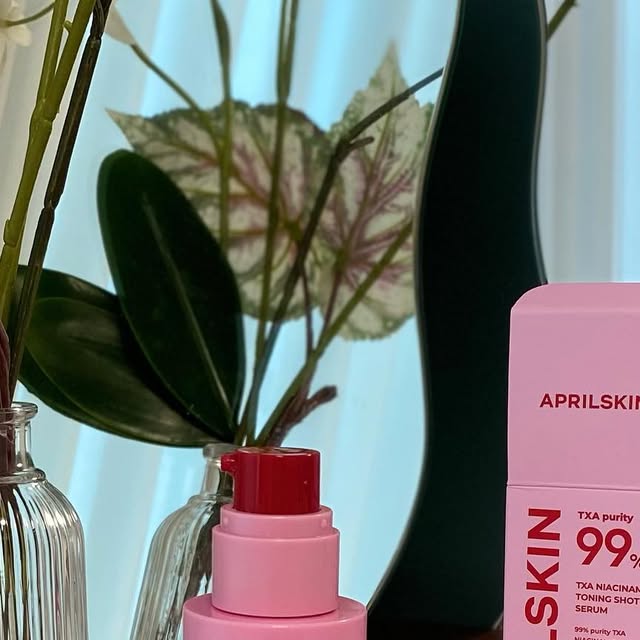 ℎ𝑦𝑢𝑛𝑗𝑖 on Instagram: "#광고 @aprilskin_korea ⋆♡̩͙⋆ °̩̥‧̥·̊‧̍̊ ♡ °̩̥˚̩̩̥͙°̩̥ 잡티 흔적을 녹여 하얀 피부를 만들어주는 토닝샷 앰플 출시! 에이프릴스킨에서 출시한 잡