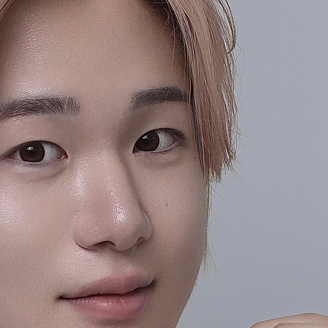 John Junseok Lee on Instagram: "#광고 #AD « THISISREAL » 디스이즈리얼의 핌플패드는 각질과 피지를 효과적으로 제거하는 AHA와 BHA 성분을 포함하고 있어서, 데일리 패드로 너무 좋아요! 더불어 저자극