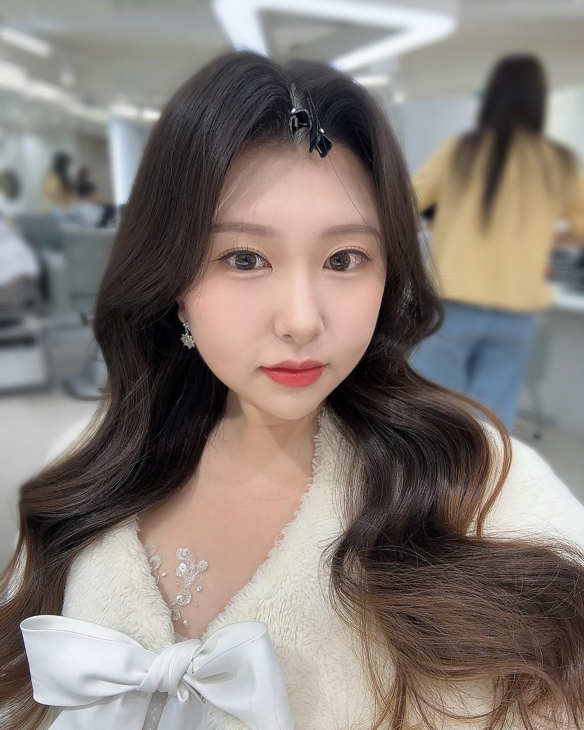 2024, 25살 안농 👋🏻
이제 곧 있음 26살이라니 😵 

정말 일도 많고 탈도 많았던 24년도, 
25년에 더 잘 되려고 그러는거겠죠~? 🩷 

제 주변에 있는 모든 사람들 
다~ 잘 되길 소망합니다요 🍀💚 
미리 해피뉴이어 🙇🏻‍♀️🙇🏻‍♀️ 
2025년도 화이탱 (ง •̀ω•́)ง✧ 

- 바빠서 셀카 찍을 텀도 없음, 우야랑 커플룩, 호두마루 도둑, 동숲 도너츠머리 ✨

#2024 #2025 #happynewyear #새해 #새해복많이받으세요
